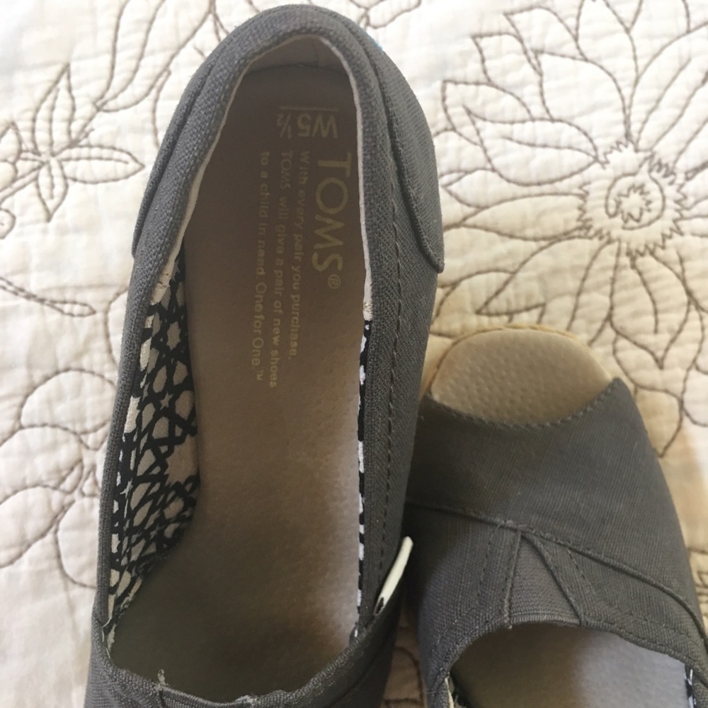 TOMS Grey Peep Toe Wedges - 5.5 - Picture 4 of 6
